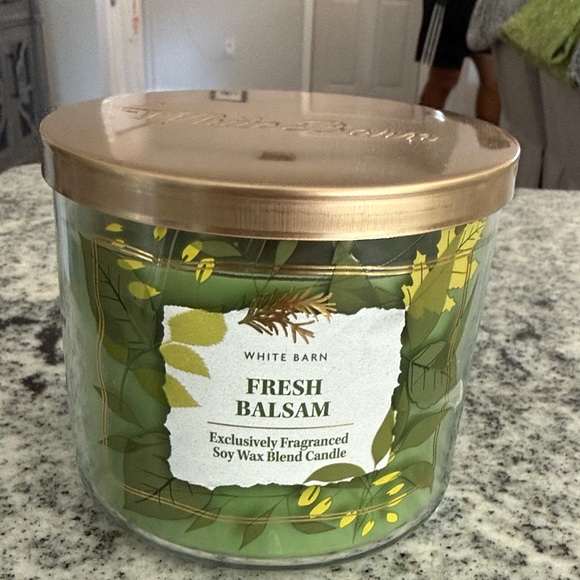 White Barn Fresh Balsam Candle with Gold Lid - Picture 1 of 2